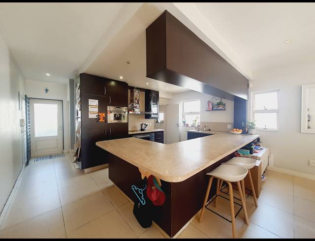 3 BEDROOM APARTMENT FOR SALE IN OAKLANDS